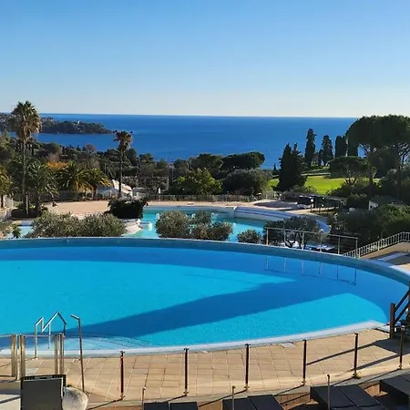 Village Cap Esterel Vue Mer, Duplex Climatise شقة